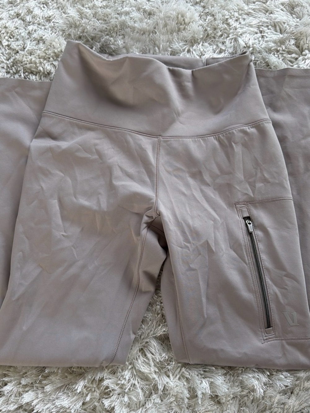 Vuori evolve Leggings in almond